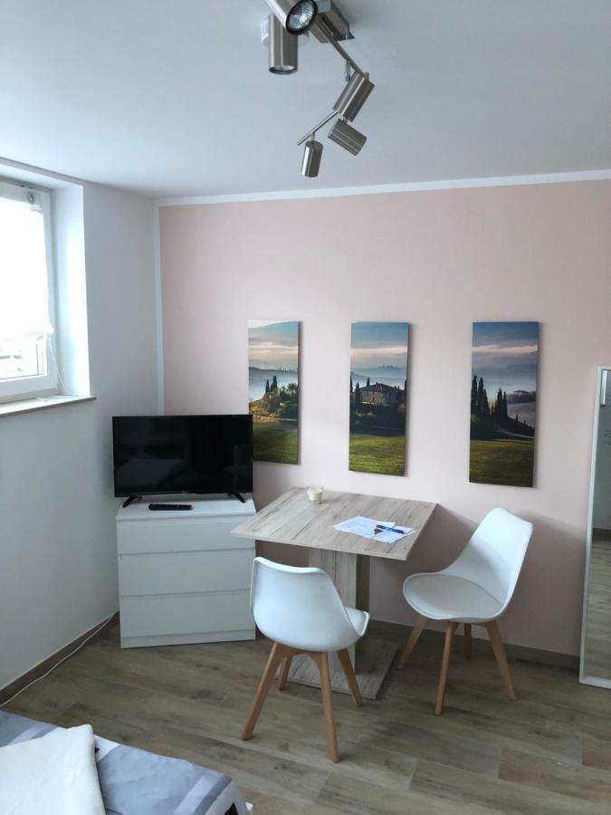 Ferienwohnungen Lamisto Am Waldesrand Neckartenzlingen Exterior photo